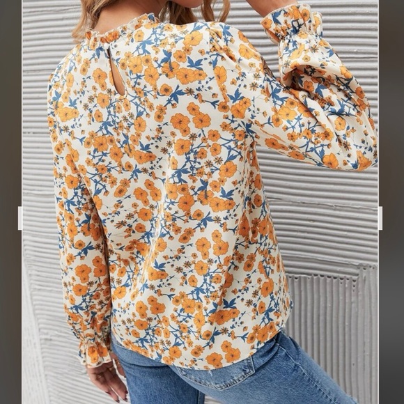 💰2/$20💰SHEIN Floral Top with Ruffle Trim - Picture 4 of 6
